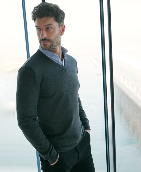 Henbury Lightweight Cotton Acrylic V Neck Sweater Thumbnail